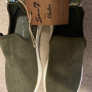 Seven7 woman’s Electra Sneakers SZ6